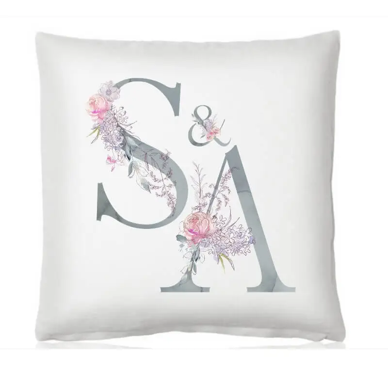 Vankúš s potlačou Vankúš s potlačou inicálov.
