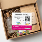Hodnotiaca kartička s QR kódom na Google recenzie vložená v balíku e-shopu so zľavou pre zákazníka