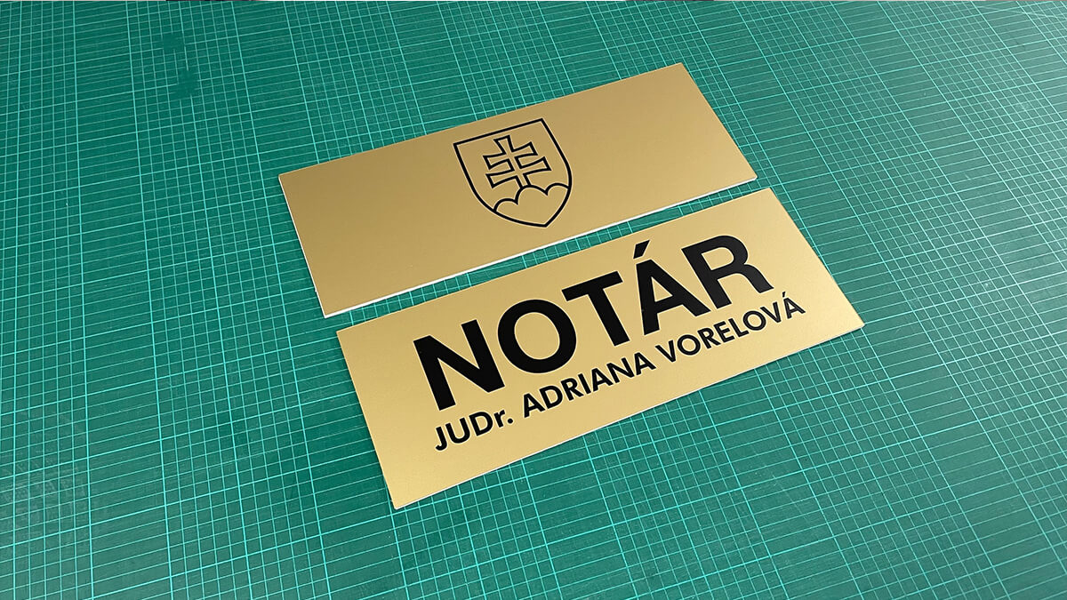 notárska tabuľa z PVC dosky 5 mm s potlačou a erbom výroba Graphicsoul
